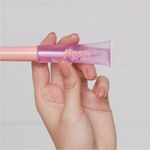 FLOSS My New Favourite Lip Gloss in YUL